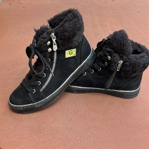 Guess side zip shoes. - Picture 5 of 5